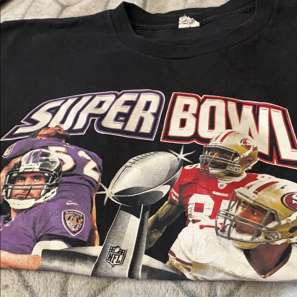 2013 Super Bowl T-shirt Colin kaepernick on front!